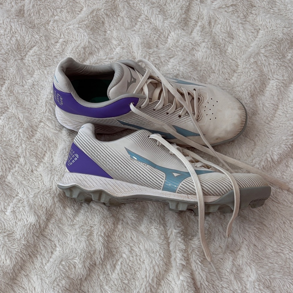 Mizuno Purple and Gray baseball cleats size 4.5